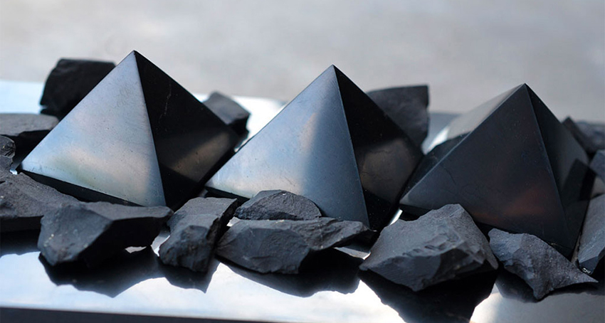 SHUNGITE: LA PIETRA NERA CONTRO L’ELETTROSMOG